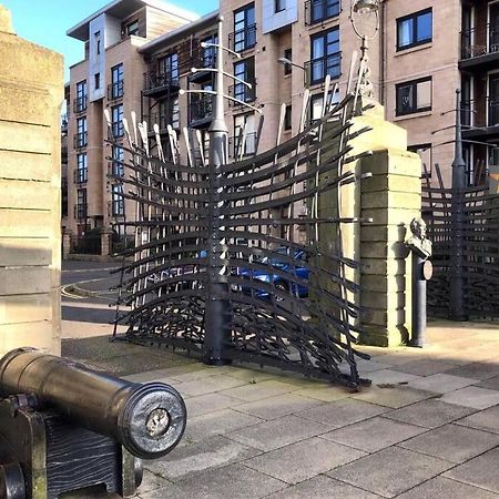 Ferienwohnung Waterfront Living In Leith With Free Parking! Edinburgh Exterior foto