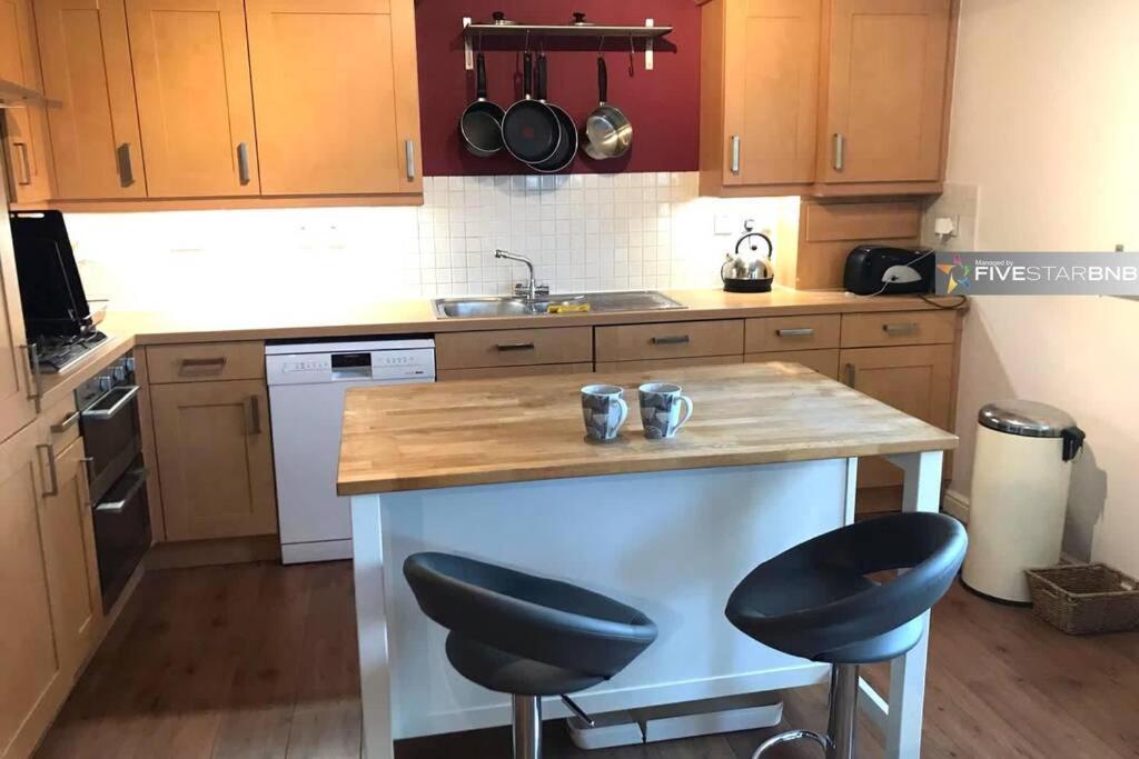 Ferienwohnung Waterfront Living In Leith With Free Parking! Edinburgh Exterior foto