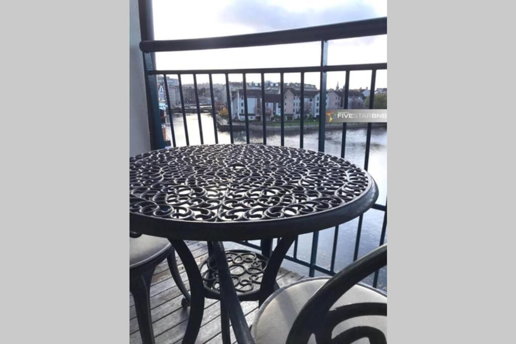 Ferienwohnung Waterfront Living In Leith With Free Parking! Edinburgh Exterior foto